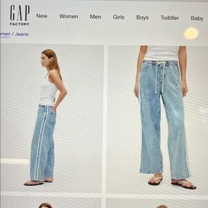Gap pull on Women's Blue Jeans